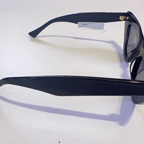 Stylish Black Cat-Eye Sunglasses main image 5